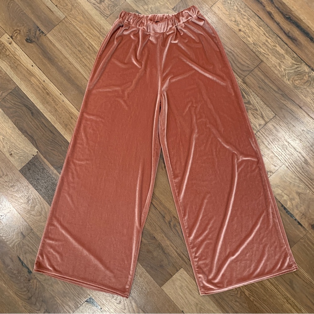 PrettyLittleThing Pink Velour Wide Leg Pants Size 4